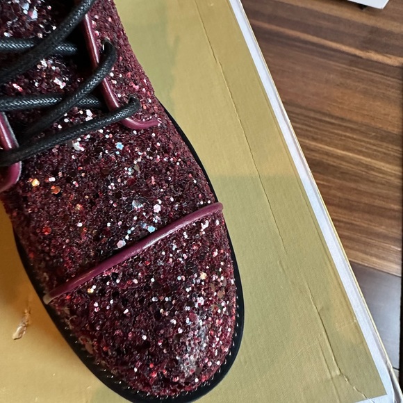Flawed-NIB-Michael Kors - glitter combat boots-Excess glue at the oft toe. - Picture 5 of 7